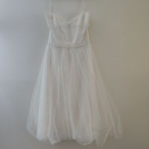 Monique Lhuillier Elegant Cream Wedding Dress